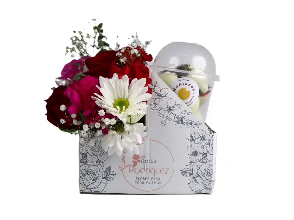 Flores Rojas Y Rosadas En Caja Y Fresas En Chocolate Blanco