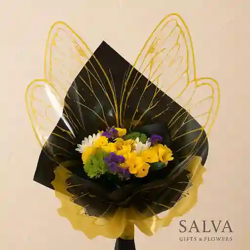 Alas De Mariposa Doradas. Bouquet Flores Amarillas.