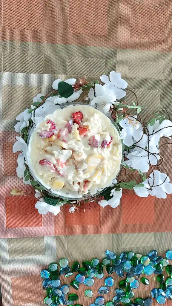 Ensalada De Frutas Con Queso Y Crema