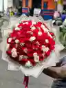 Arreglo Buchon De 100 Rosas
