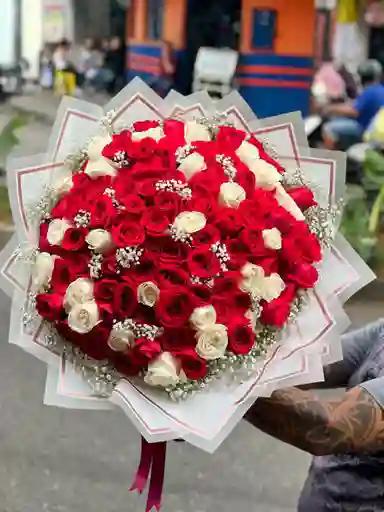 Arreglo Buchon De 100 Rosas
