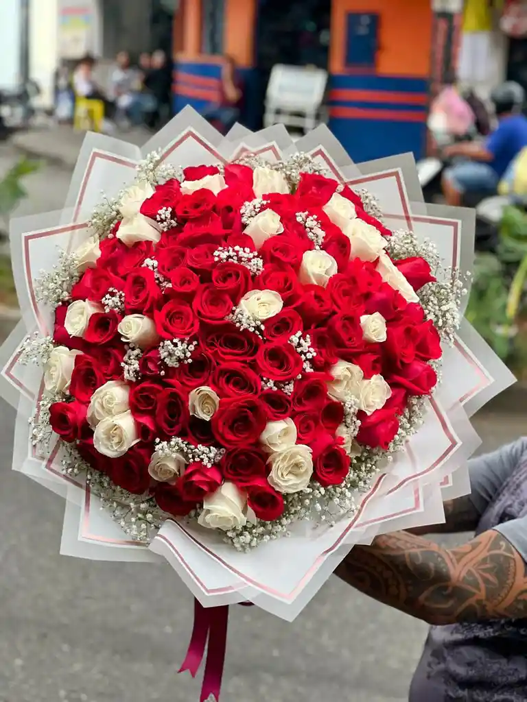 Arreglo Buchon De 100 Rosas