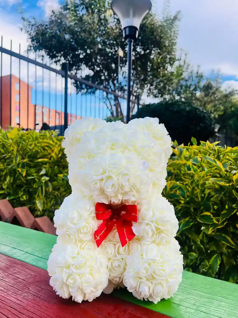 Oso Blanco Grande En Flores Eternas