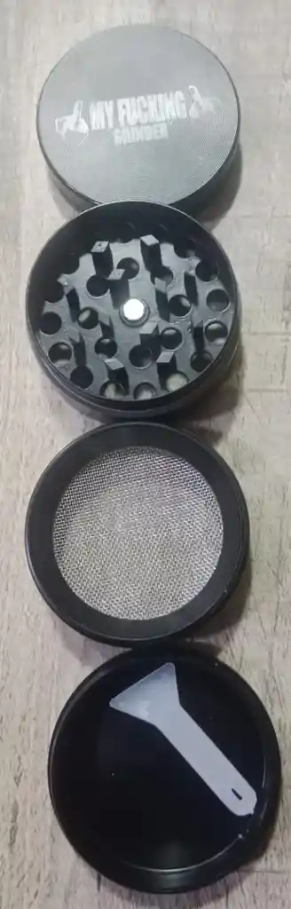 Rascador Trillador Metalico Pequeño 3 Pisos