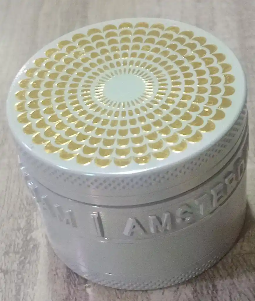 Rascador Trillador Metal Mediano 3 Pisos