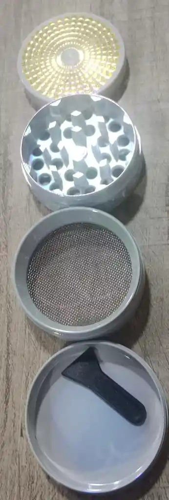 Rascador Trillador Metal Mediano 3 Pisos