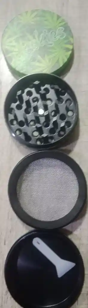 Rascador Trillador Metalico 3 Pisos