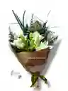 Bouquet De 4 Lirios Blancos Y Follajes