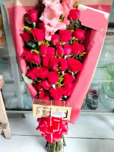 Engalanado De Rosas Con Chocolate Ferrero