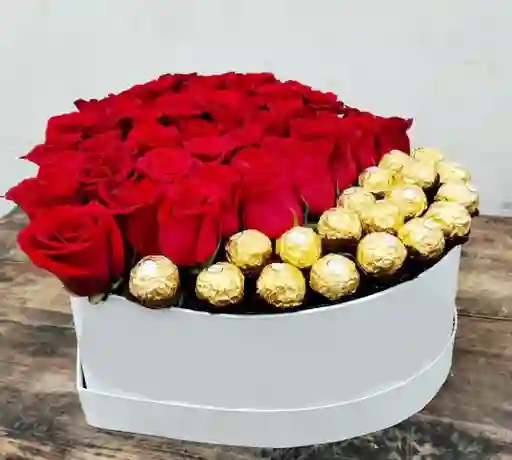 Rosas Con Chocolates Ferrero Y Caja En Forma De Corazón