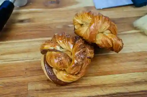 Nudo De Canela Hojaldrado