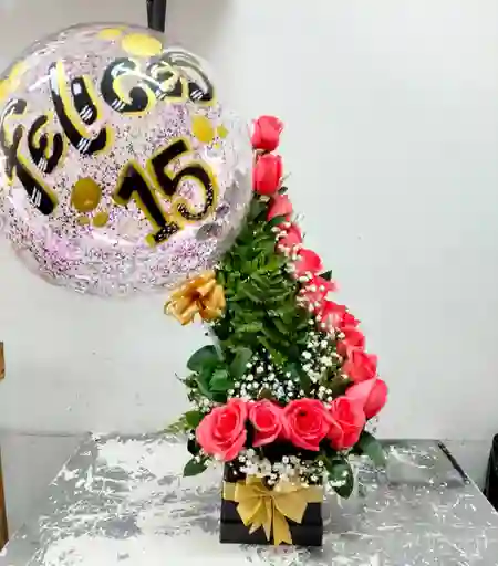 Rosas Rojas Diseño Media Luna Con Globo Y Base Cuadrada