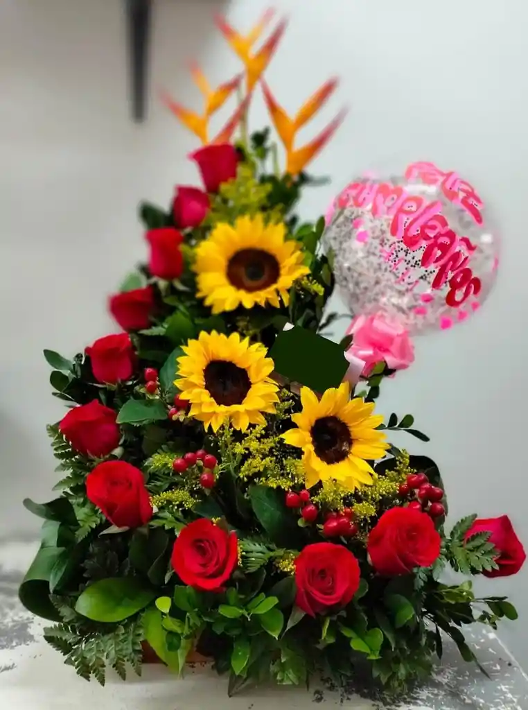 Rosas Rojas Con Girasoles Y Un Globo