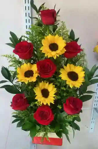 Ramo Con Mini Girasoles Y Rosas Rojas