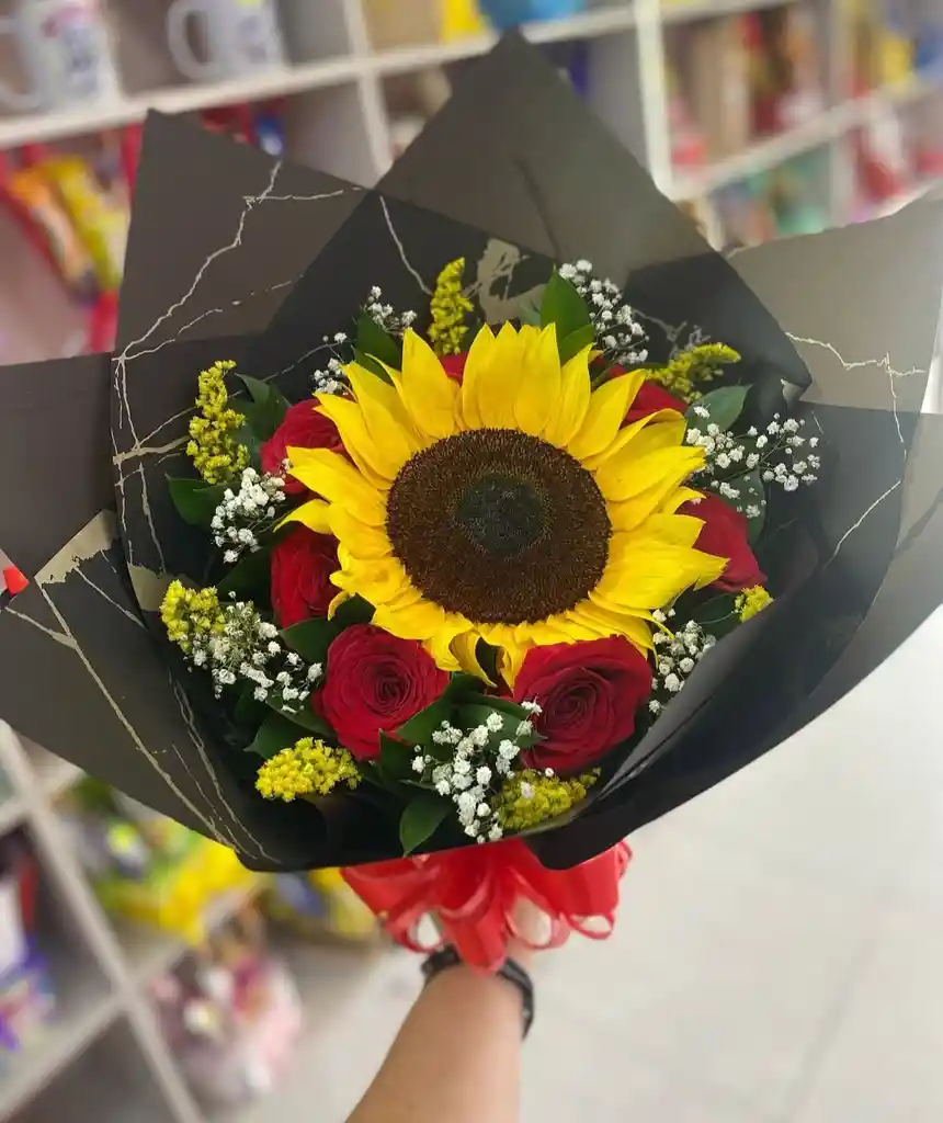 Bouquet Rosas Rojas Y Girasol