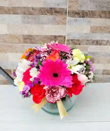 Flores En Jarrón De Vidrio