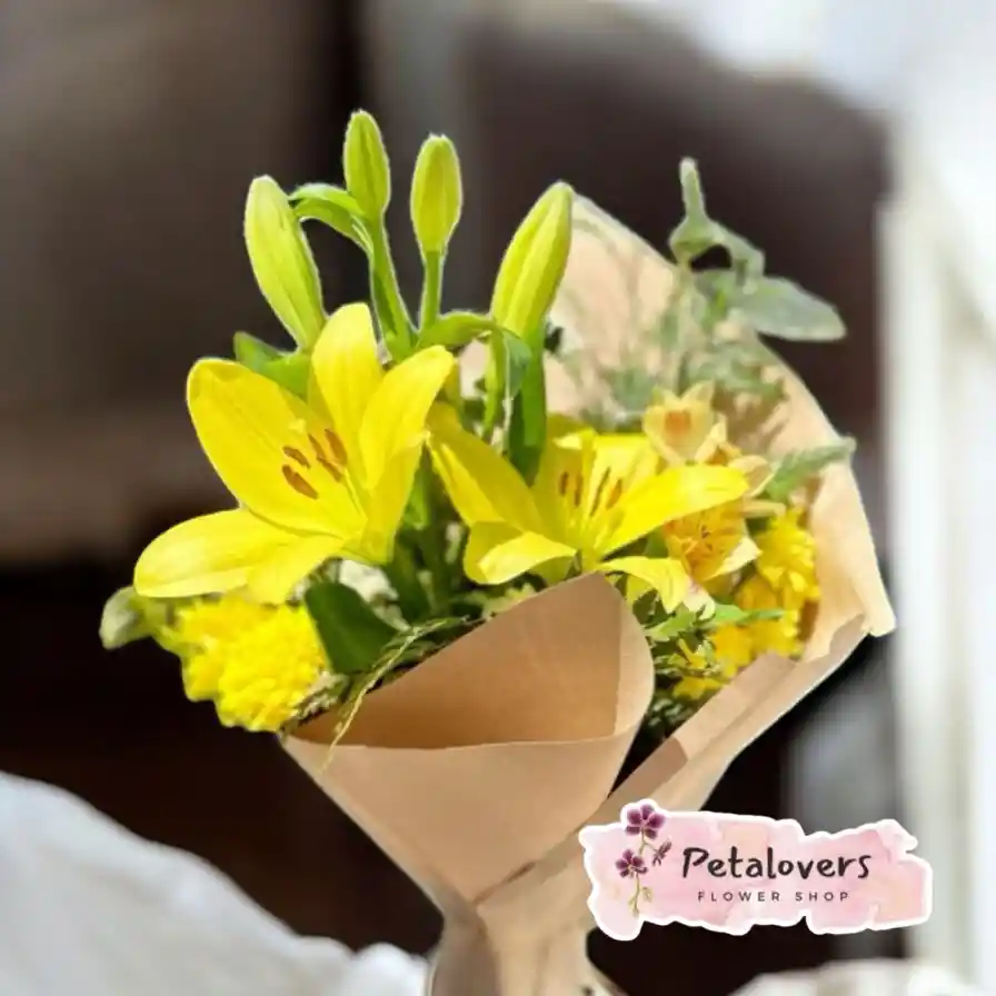 Flores Arreglo De Lirios Amarillos Con Astromelias Amarillas
