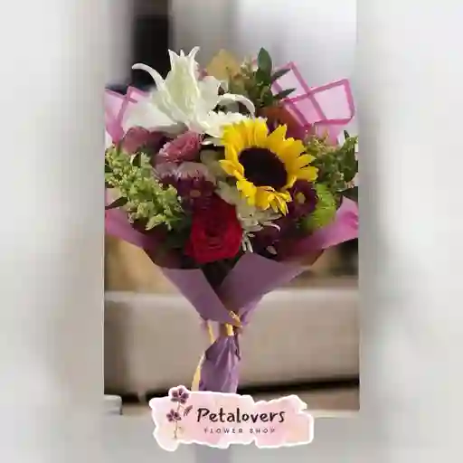 Flores Surtidas Con Girasol Y Lirio