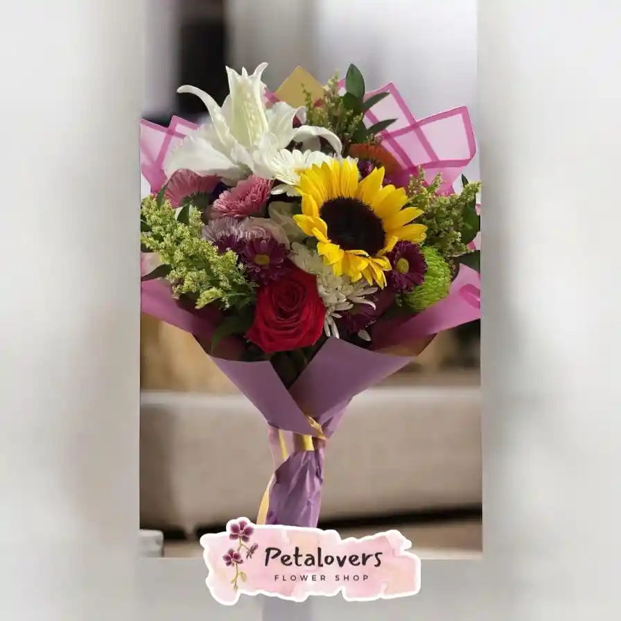 Flores Surtidas Con Girasol Y Lirio