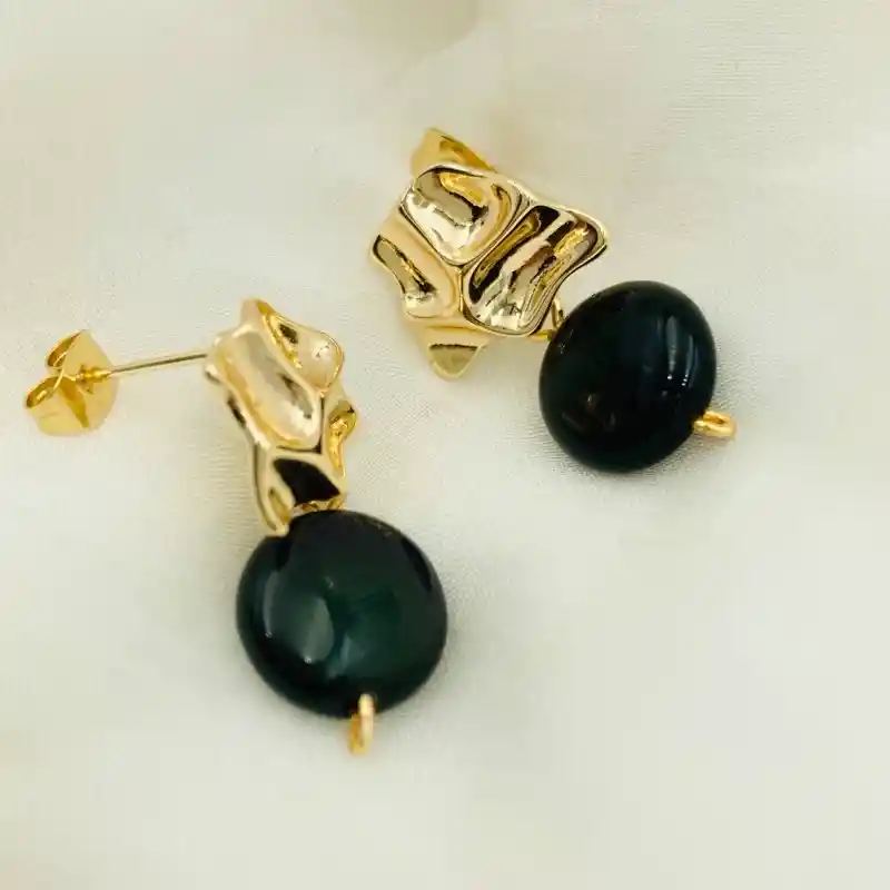 Aros Dorados Con Piedra Obsidiana