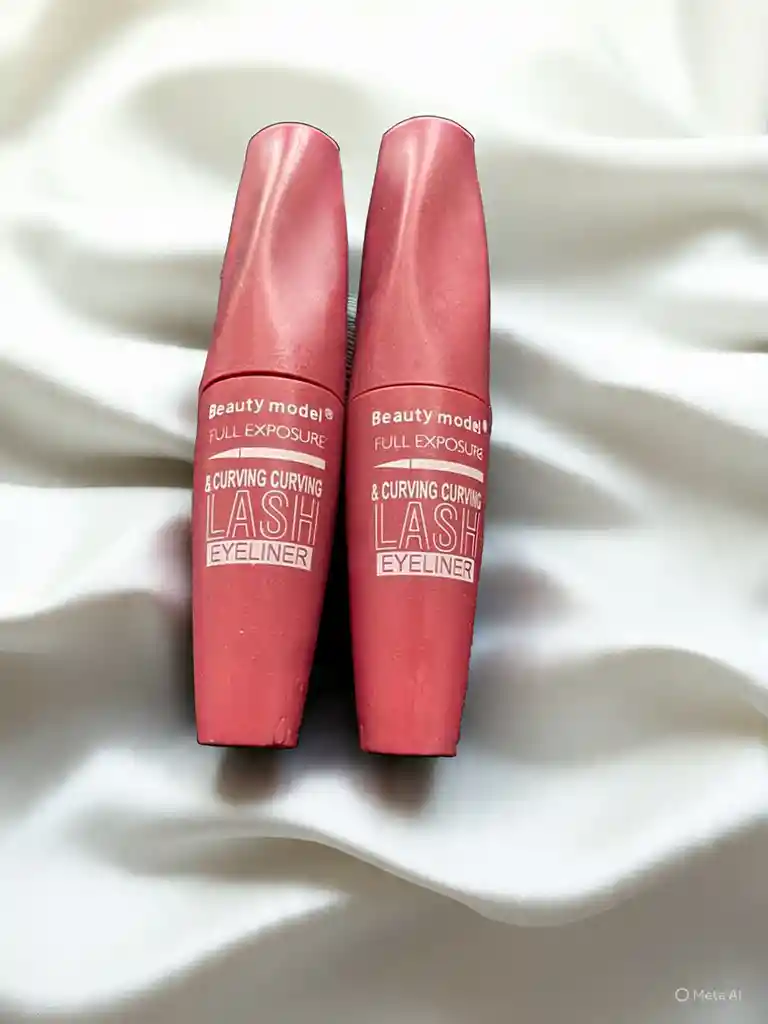 Delineador De Ojos Color Negro, Con Pincel Delgado Marca Lash Eyeliner