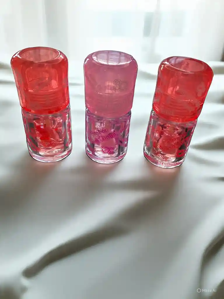 Brillo Labial Roll-on Aromatizado Con Esencias Frutales Y Efecto Hidratante Grande