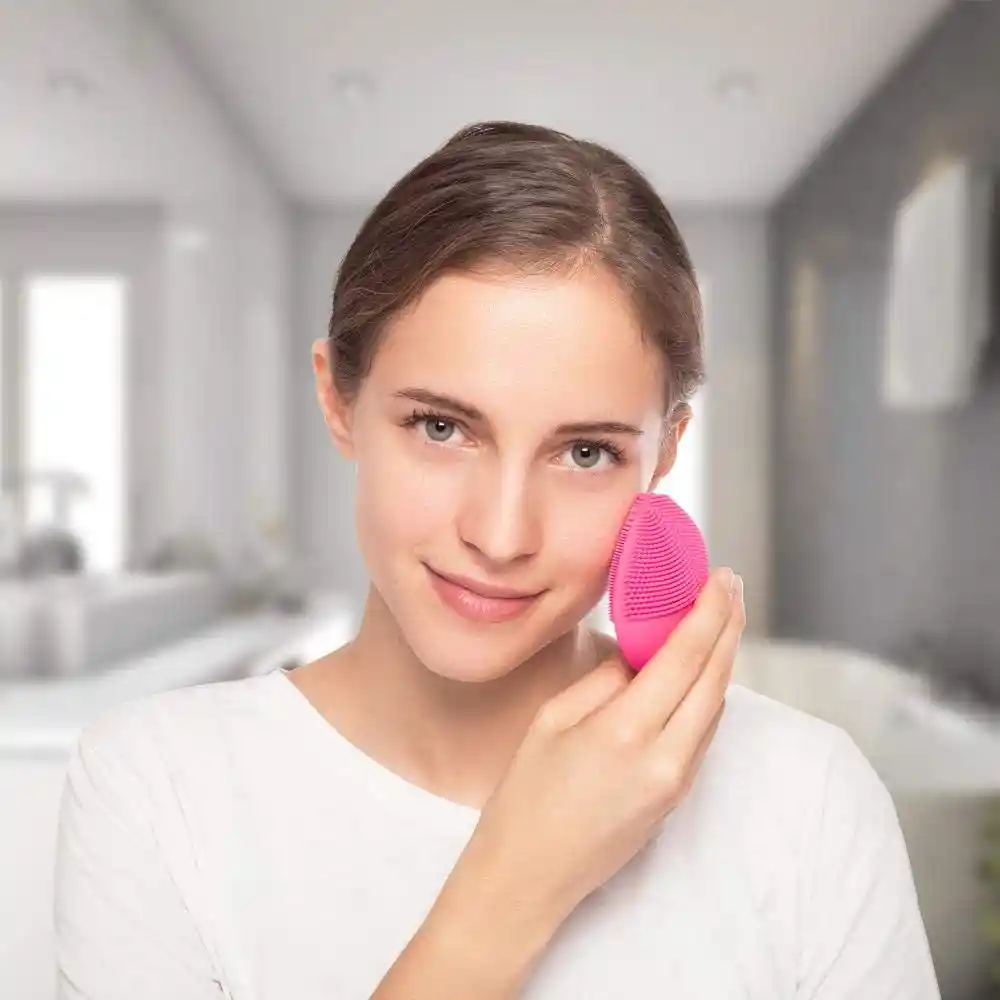 Cepillo De Limpieza Facial Ultrahigiénico Foreo Luna Mini 2 Para Todo Tipo De Piel, Masajeador Facial Para Un Cuidado Facial Limpio Y Saludable, Absorción Extra De Productos Para El Cuidado Facial, Resistente Al Agua, Color Fucsia.