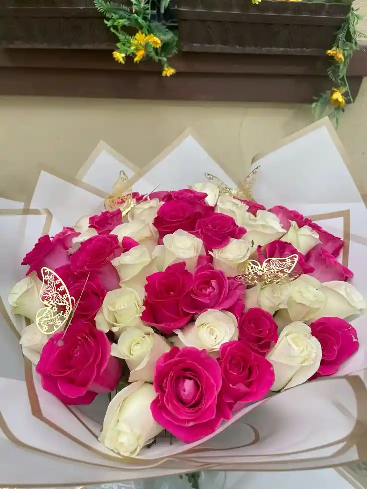 Bouquet De Rosas Fucsias Y Blancas - Princess