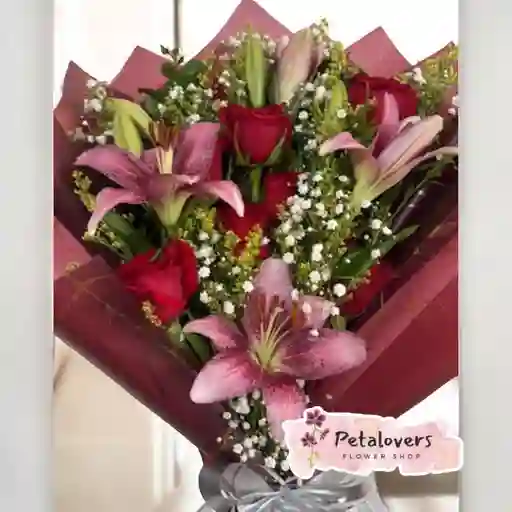 Lirios Fucsias Y Rosas Rojas