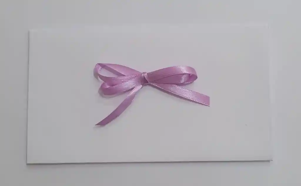 Lluvia De Sobre Blanco Con Lazo En Tela