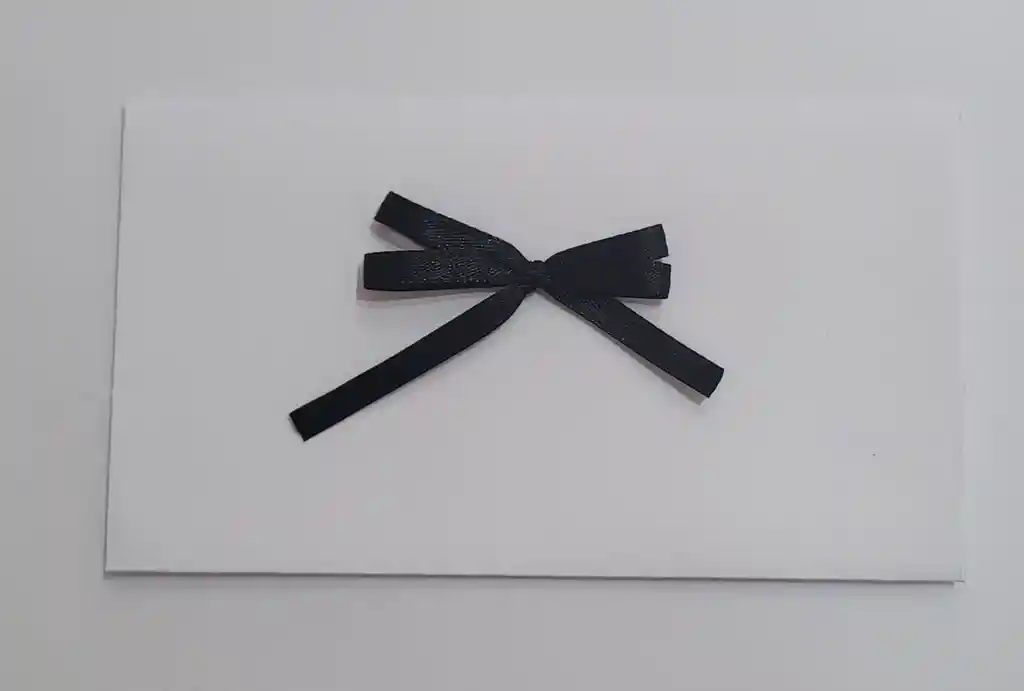 Lluvia De Sobre Blanco Con Lazo En Tela