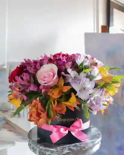Flores Astromelias Y Rosas En Caja