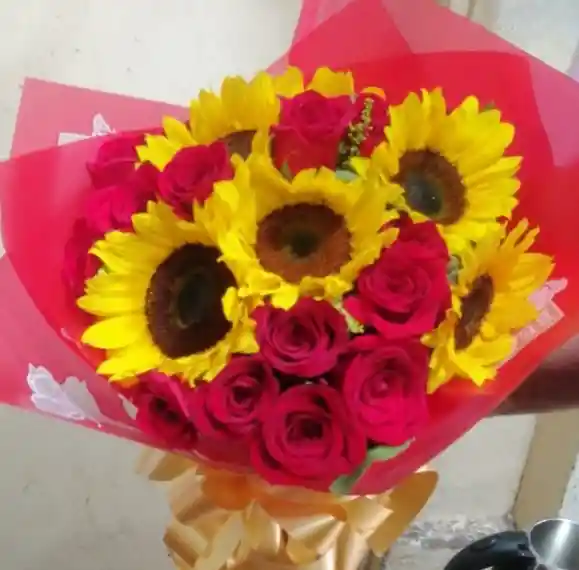 Rosas Y Girasoles