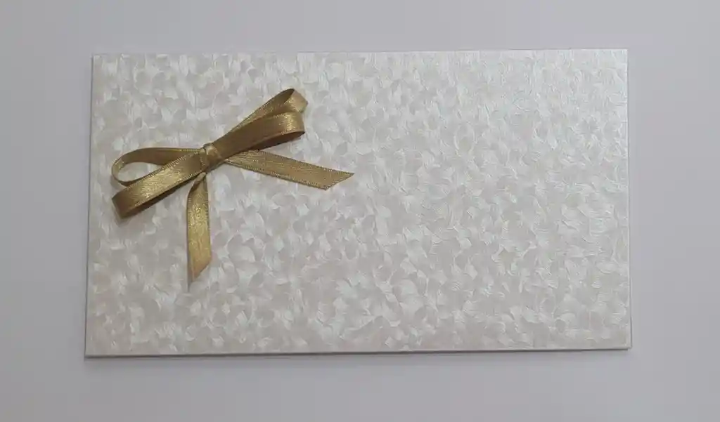 Lluvia De Sobre Blanco Perlado Con Lazo En Tela