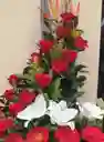 Ramo En Diseño Media Luna Con Rosas Lirios Y Gerberas