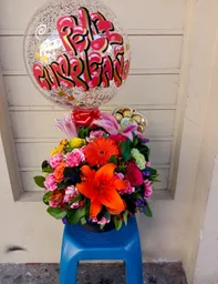 Ramo De Flores Colorido Con Corazon De Chocolates Ferrero Y Globo