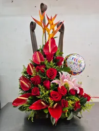 Ramo De Rosas Anturios Y Lirios Con Un Globo