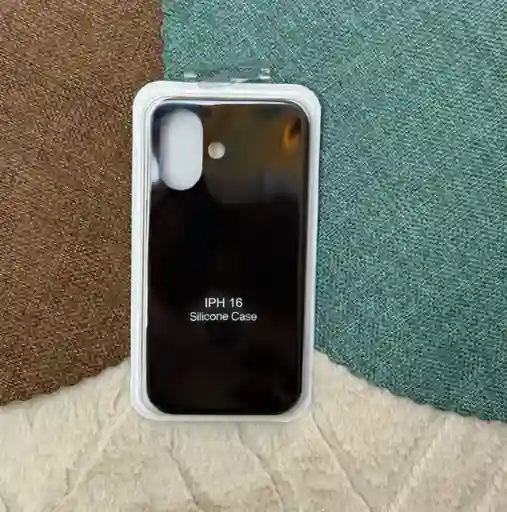 Forro Iphone 16 / Silicona Negro / Resistente A Golpes