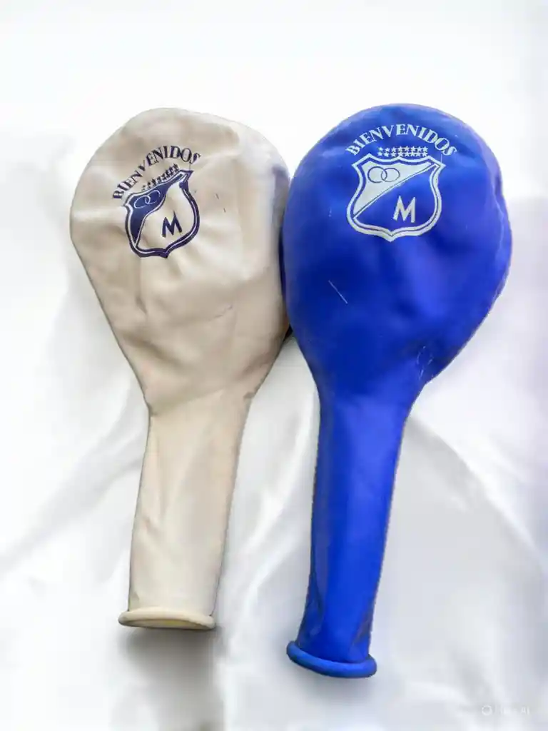 Paquete Por 20 Unidades De Globos Bombas R-12 Motivo Equipo Millonarios Colores Azul Y Blanco