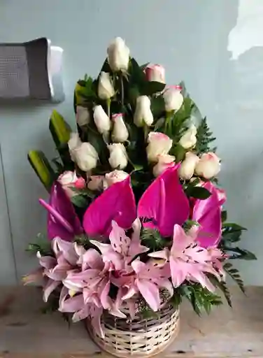 Arreglo Floral En Canasta