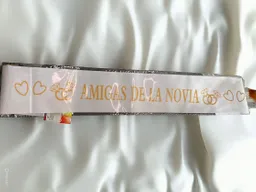 Banda Colgante En Tela Diseño De Amigas De La Novia Color Blanco
