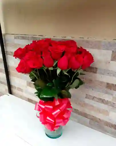 Jarrón De 24 Rosas