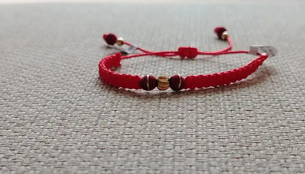 Manilla Roja 1 Bola Diamantada 2 Neoprenos 1 Raya Oro Lam