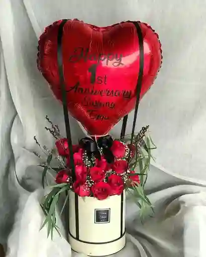 Caja De Rosas Rojas Con Globo De Corazon