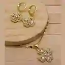 Juego De Collar Y Aretes De Seguridad En Rodio Dorado Flor
