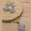 Juego De Collar Y Aretes De Seguridad En Rodio Plateado Flor
