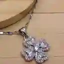 Juego De Collar Y Aretes De Seguridad En Rodio Plateado Flor