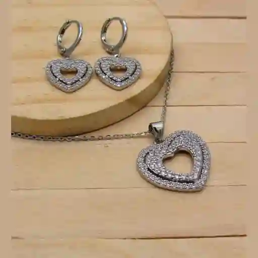 Juego De Collar Y Aretes De Seguridad En Rodio Plateado Corazon