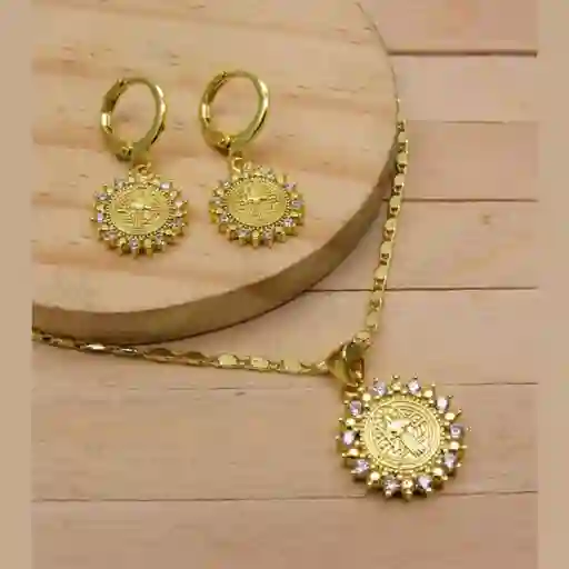 Juego De Collar Y Aretes De Seguridad En Rodio Dorado San Benito