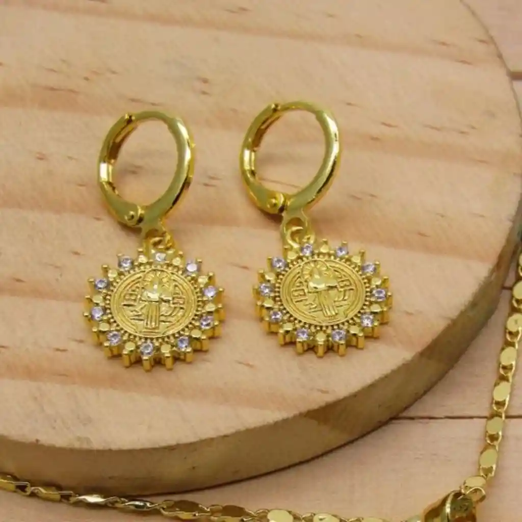 Juego De Collar Y Aretes De Seguridad En Rodio Dorado San Benito